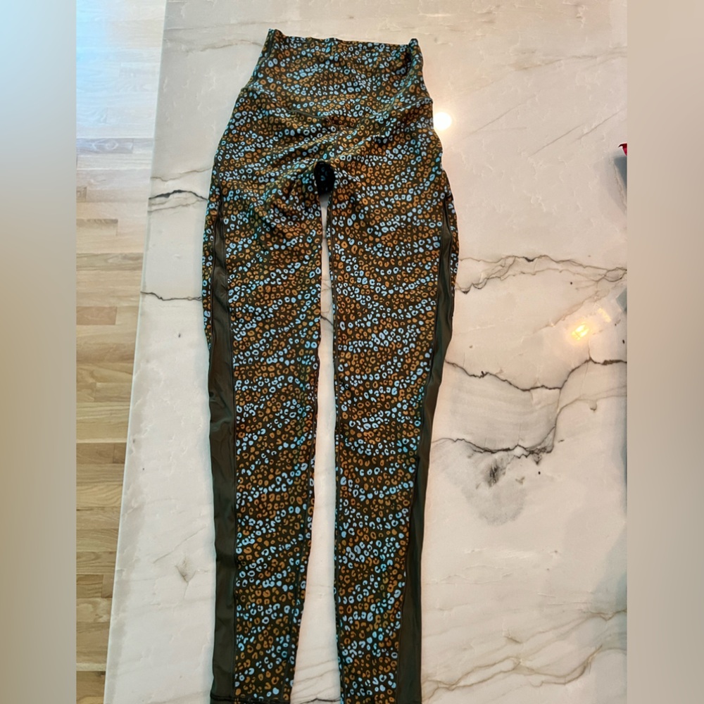 Aerie OFFLINE Green Leopard Print Leggings. XS